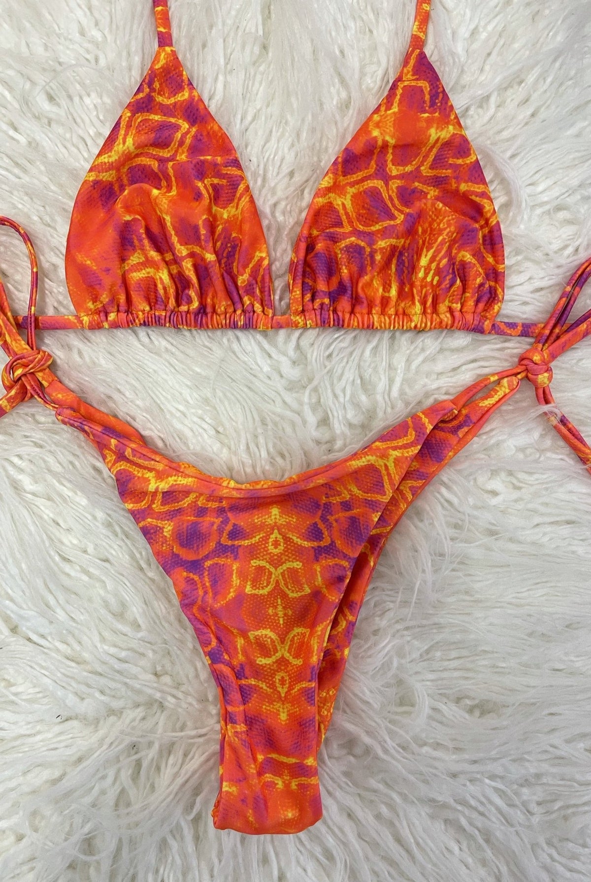 LAVA CHEEKY SCRUNCH BOTTOM - Berry Beachy Swimwear
