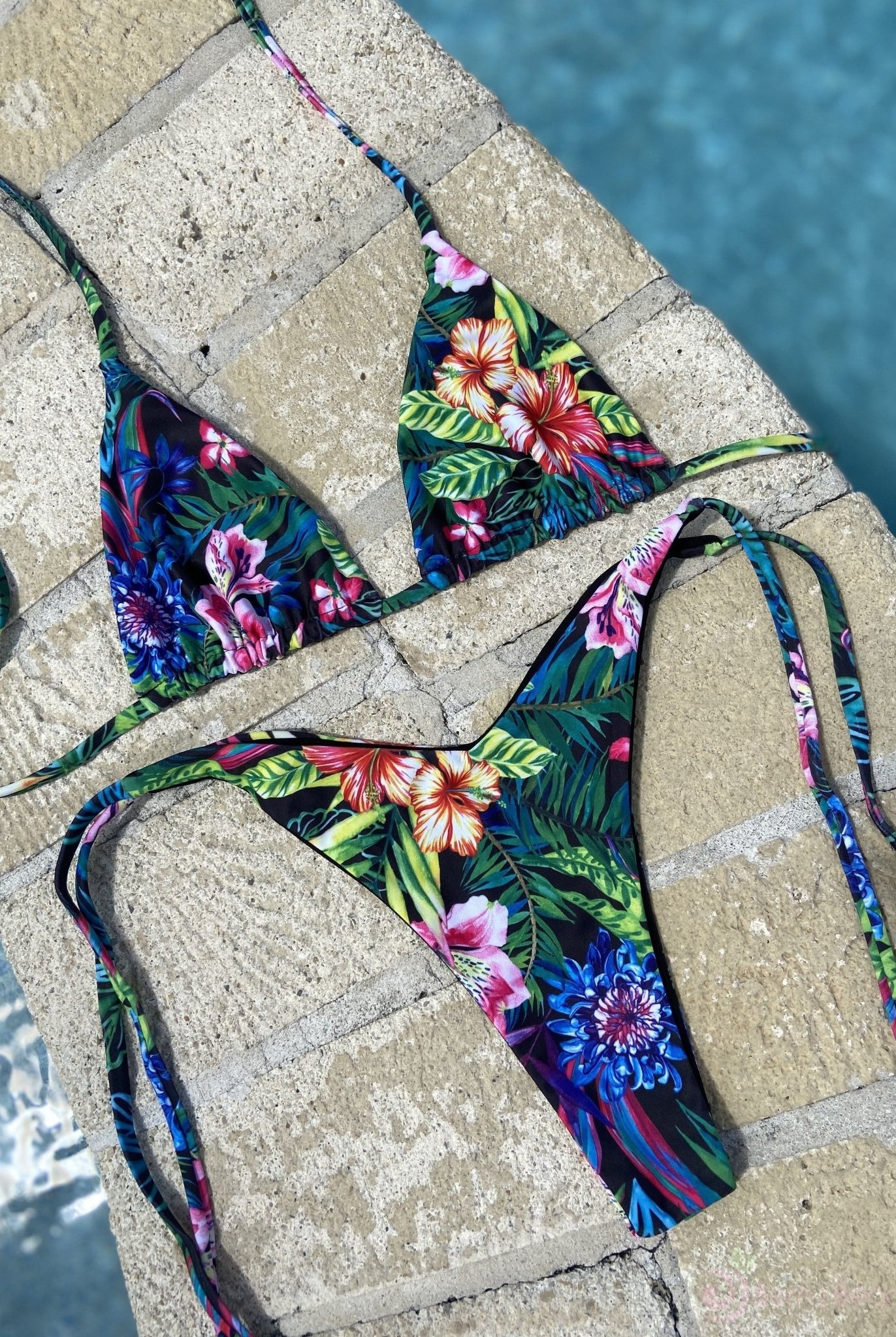 MAUI TRIANGLE TOP - Berry Beachy Swimwear
