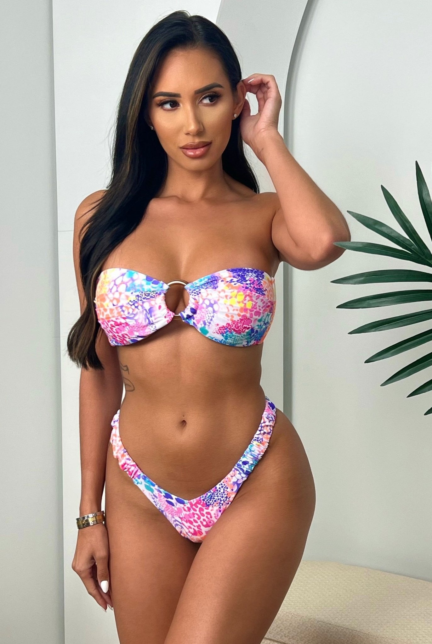PEBBLES SCRUNCHIE V BOTTOM - Berry Beachy Swimwear