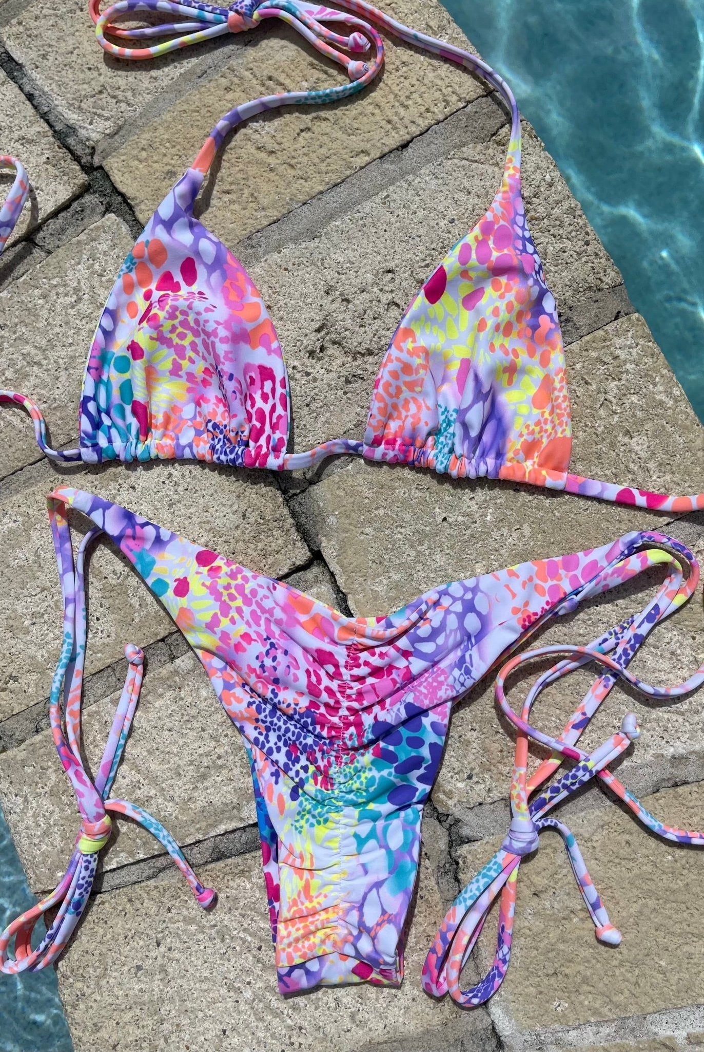 PEBBLES TRIANGLE TOP - Berry Beachy Swimwear