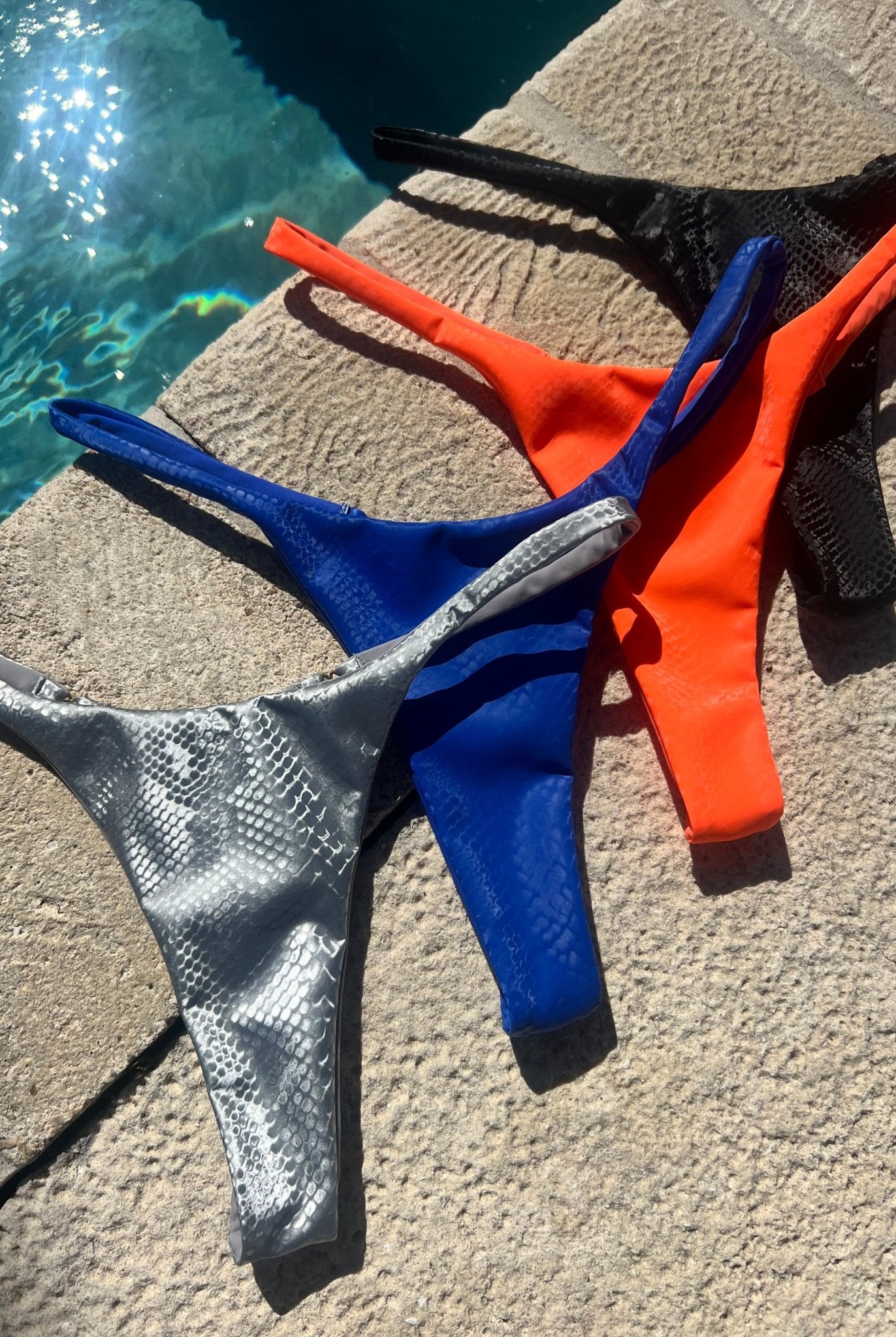SLYTHER SEAMLESS THONG BOTTOM SILVER - Berry Beachy Swimwear