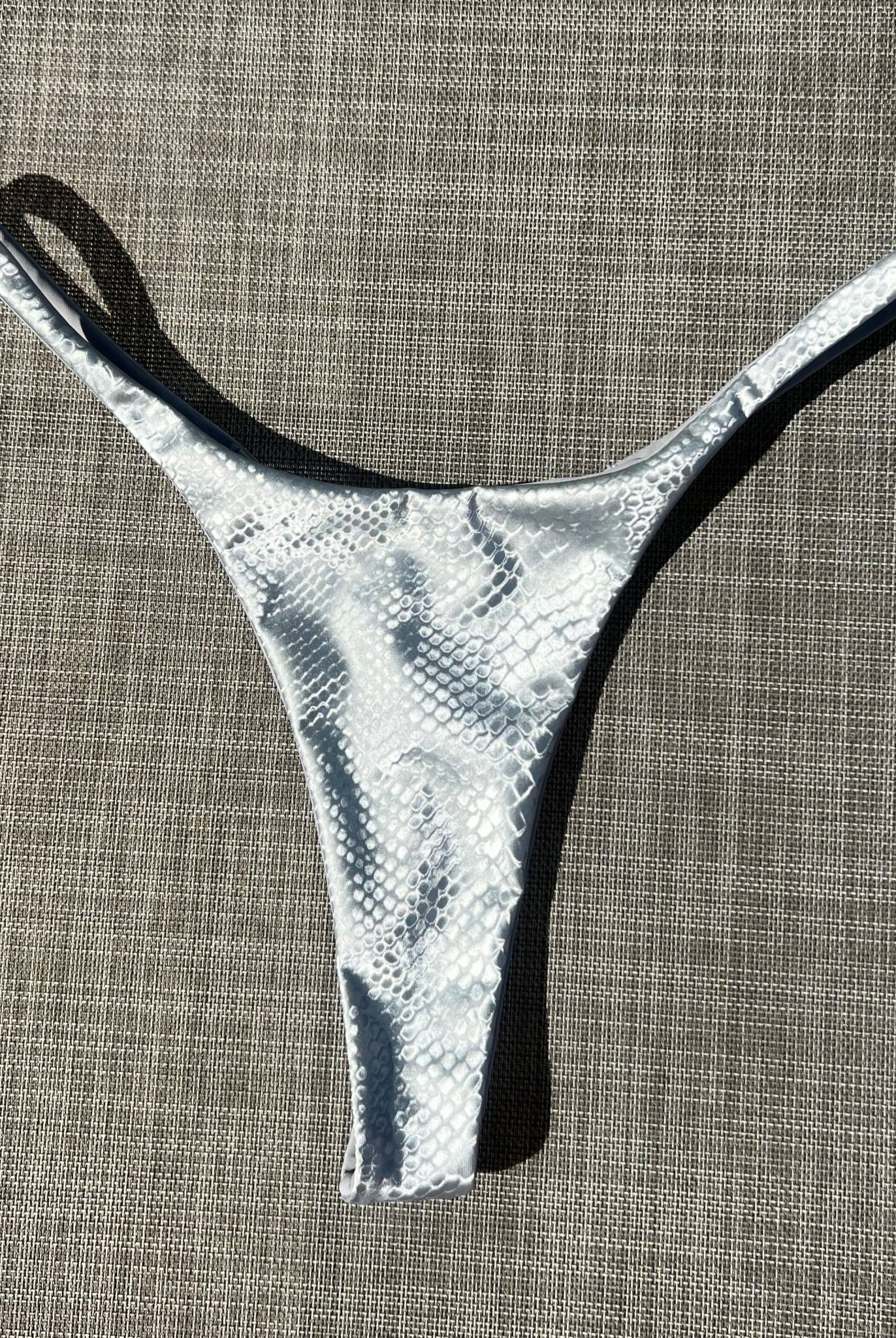 SLYTHER SEAMLESS THONG BOTTOM SILVER - Berry Beachy Swimwear