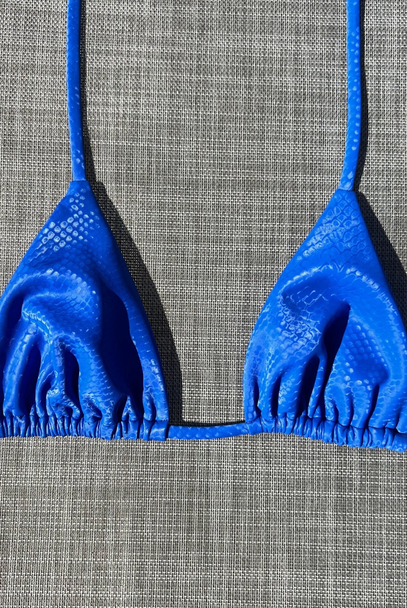 SLYTHER TRIANGLE BLUE - Berry Beachy Swimwear