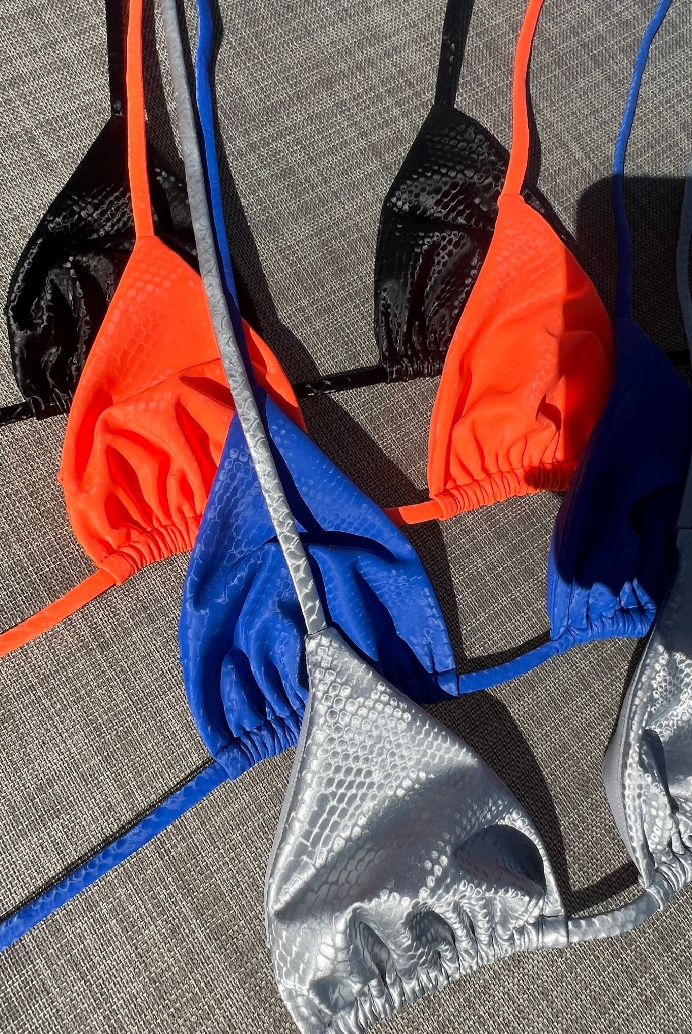 SLYTHER TRIANGLE BLUE - Berry Beachy Swimwear