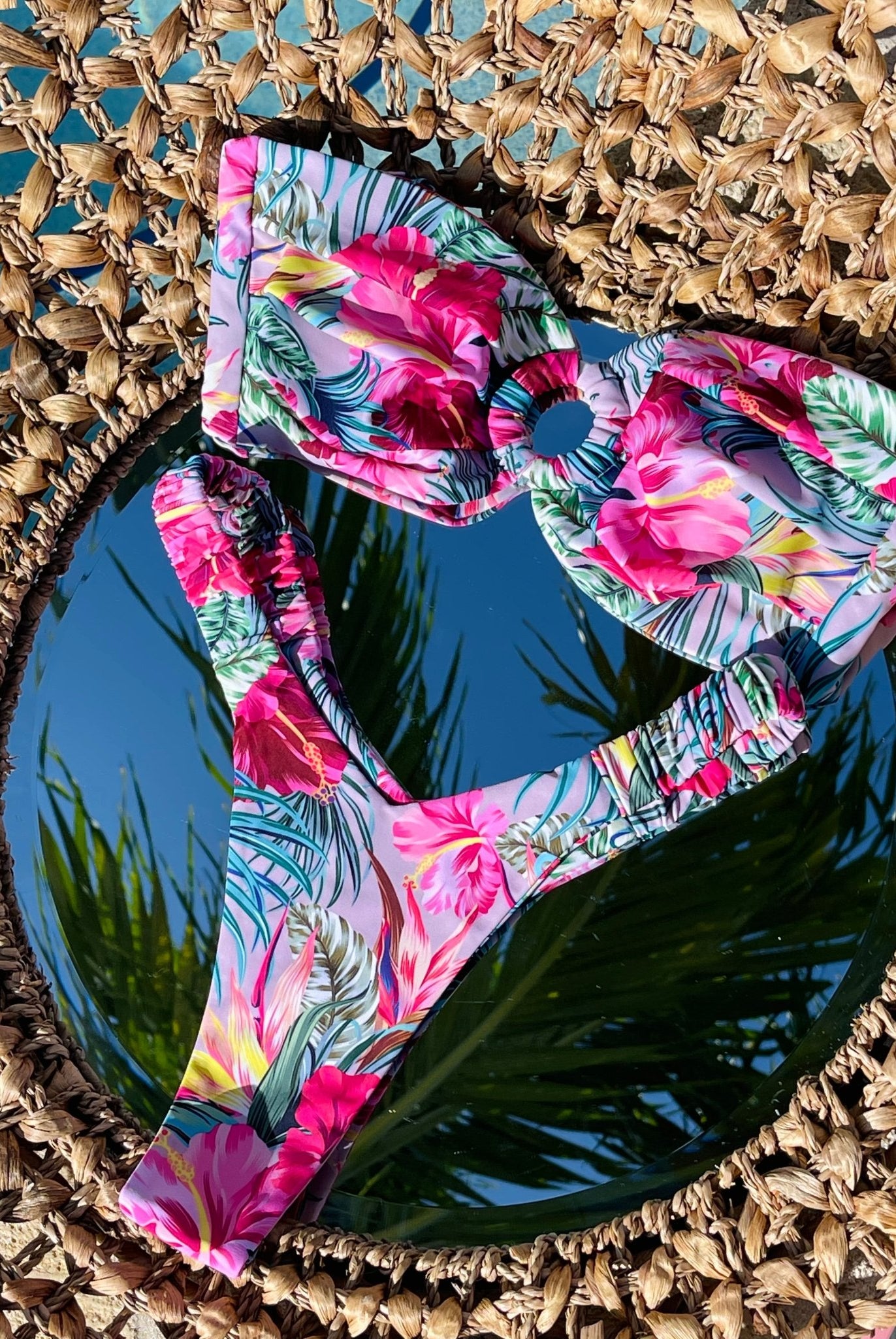 TAHITI SCRUNCHIE V BOTTOM - Berry Beachy Swimwear