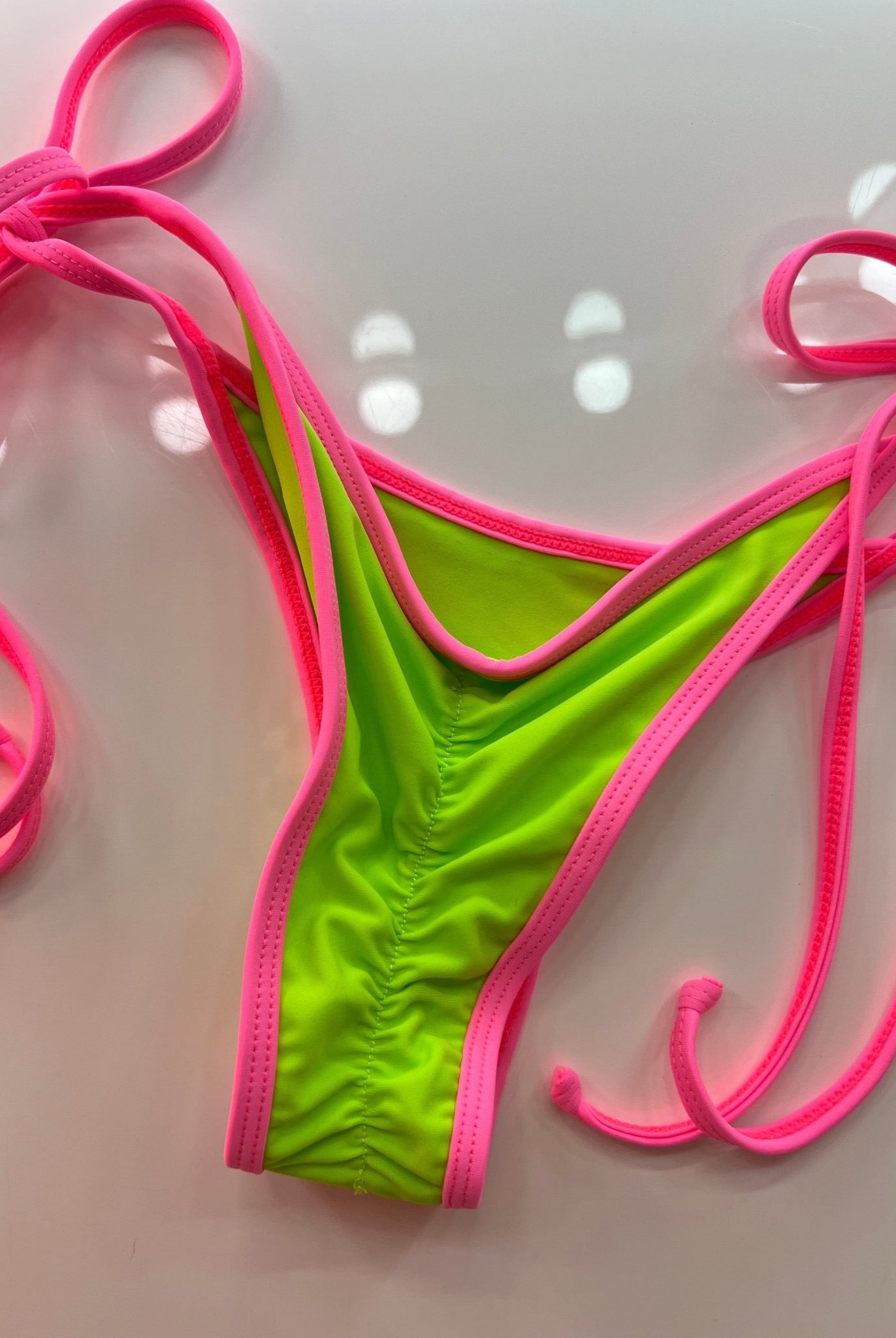 TULUM NEON CHEEKY SCRUNCH BOTTOM - KIWI - Berry Beachy Swimwear