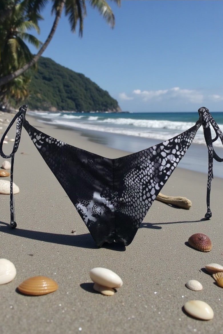 VIPER CHEEKY SCRUNCH BOTTOM - BLACK - Berry Beachy Swimwear