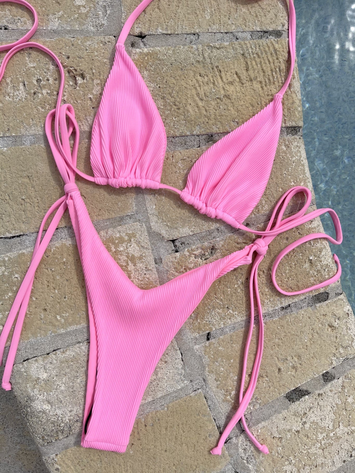 ARISTA TRIANGLE TOP- RIBBED BARBIE PINK